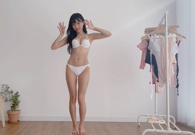 Eunji - Nữ Youtube nổi tiếng với phong cách táo bạo