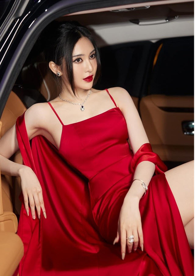Hot girl Linh Trương lộ clip