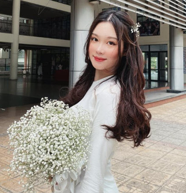 Nhan sắc đời thường của hot girl Trần Hà Linh