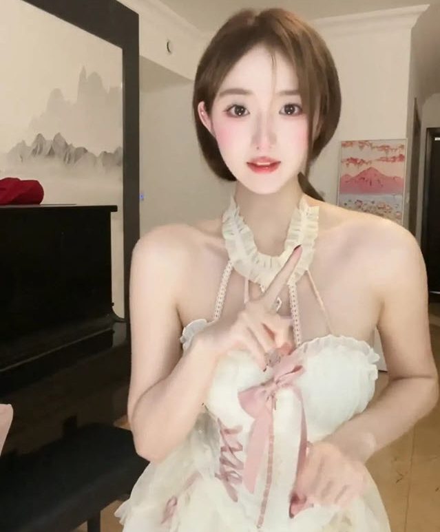 Người đẹp xứ Trung có nhiều clip bắt trend cực hấp dẫn