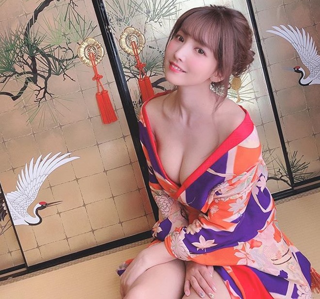 Yua Mikami - Nữ thần 18+ nhiều fan nhất làng giải trí
