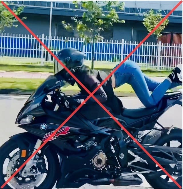 Ngọc Trinh biểu diễn lái moto thả tay bất chấp nguy hiểm